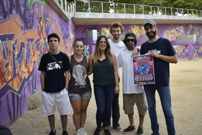 Organitzadors i impulsors del Full Colors, amb la regidora de joventut